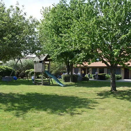 De Meiboom Vakantiehoeve Tot 21 Pers Daire *
